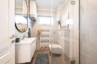 Seaview 3 Bed Apartment Sleeps 6 with Sea Views - 7