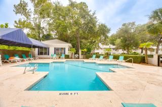 Upscale St Simons Condo Sunroom and Steps to Pool! - 8