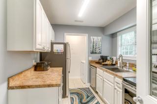 Upscale St Simons Condo Sunroom and Steps to Pool! - Island Retreat - 2