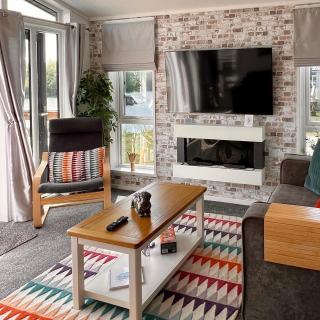 Rolo's Lakeside Lodge With Hot Tub & Hi-Speed Wifi - 8