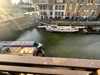 Stylish Riverside Apartment - 2