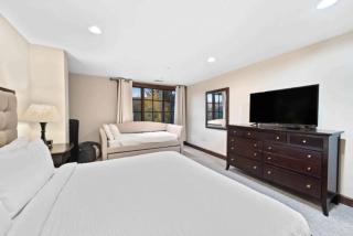 Ascent 304 by East West Hospitality - 3