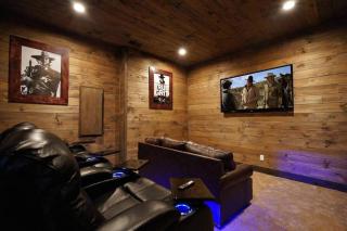 Breathtaking View Mountain Lux Games Pool Theater - 5