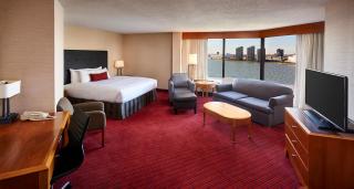 Best Western Plus Waterfront Hotel - Windsor - 9