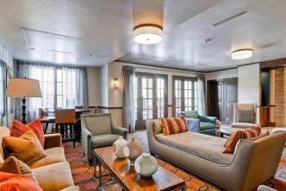 Ascent 408 by East West Hospitality - 8