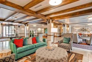 Ascent 408 by East West Hospitality - 7