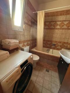 Meli House - - 6