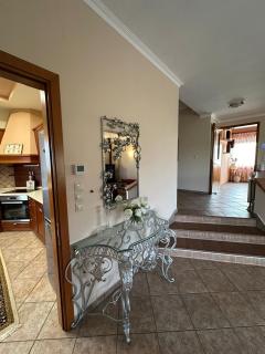 Meli House - - 5