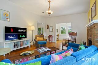 Charming Vintage House in Zilker with Hot Tub and Parking - Austin - 1