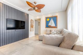 Exclusivo Apartamento com Vista Mar e Saída Direta para Praia - Bombinhas - 1