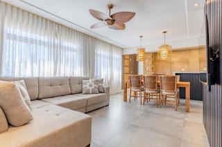 Exclusivo Apartamento com Vista Mar e Saída Direta para Praia - Bombinhas - 2