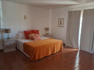 Dona Ana Guesthouse - Lagos - 6