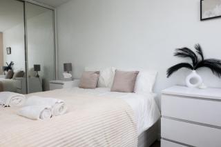 Modern 3-Person City Flat - Birmingham - 2