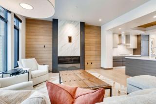Basecamp Townhome 07 by East West Hospitality - 9