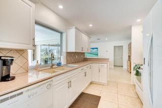 Heated Pool, Dock and Canal Access Cape Coral Home - Cape Coral - 2