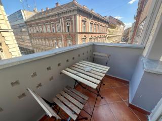 Minimalistic Apartment & Studio in Heart street - Budapest - 2