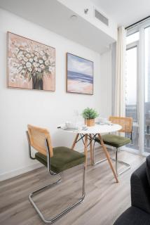 1BD next to Queen St - most ideal location - 9