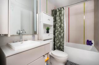 1BD next to Queen St - most ideal location - 4