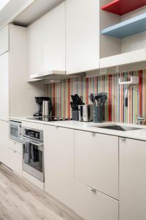 1BD next to Queen St - most ideal location - 5