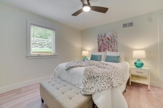 Deck and Fire Pit Beachfront Home in Gaylord! - Gaylord - 4