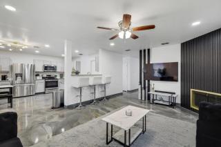 Elite 5BR 3,5BA Holiday Home with Game Room, Hot Tub, & Sauna - Grand Prairie - 3