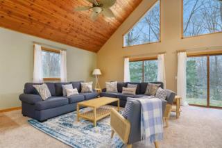 Peaceful Forested 5 Bdrm Near Lake sleeps up to 16 - Coloma - 9
