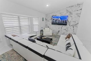 Lakefront Escape with Pool - Wellington - 5