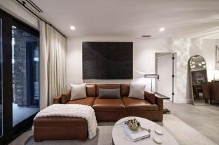 Frontgate 211 by East West Hospitality - 1