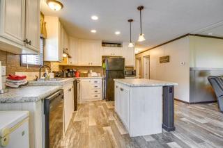 Greers Ferry Lakefront Home with Deck and Boat Slips! - 2