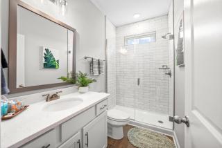 Adam's Downtown Retreat with 2 Rooftop Patios (1012/1014 Franklin) - Clarksville - 4