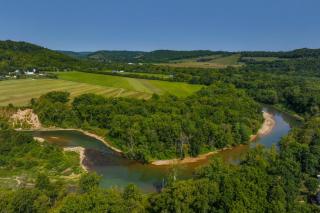Grandma Kellys Southeast Indiana Farmhouse! - 9