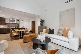 Frontgate 415 by East West Hospitality - 7