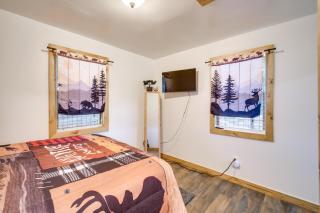 Resort Cabin on the River about 21 Mi to Crater Lake! - Chiloquin - 4