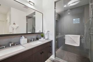 Frontgate Townhome 01 by East West Hospitality - 5