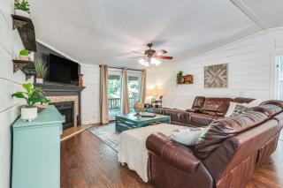 Upscale Lake Texoma Vacation Home 1 Mi to Marina! - Willow Spring - 0