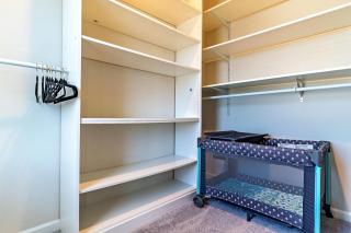 Limited-Time Offer , Raleigh Luxe Family Retreat, Sleeps 6! 15 Min to Downtown, Kids Gear, Fast WiFi for WFH, Ping Pong! EV & Pet Friendly - 1