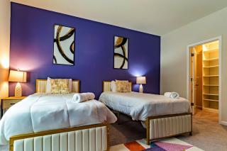 Limited-Time Offer , Raleigh Luxe Family Retreat, Sleeps 6! 15 Min to Downtown, Kids Gear, Fast WiFi for WFH, Ping Pong! EV & Pet Friendly - 4