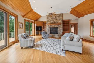 Hidden Waterfront Luxury Oasis with 9-Acre Pond home - Sandston - 8