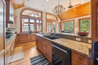 Hidden Waterfront Luxury Oasis with 9-Acre Pond home - Sandston - 6