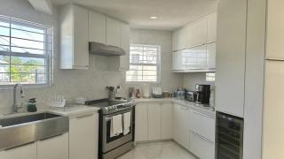 Kick back and relax in this calm, stylish space - Saint James - 6