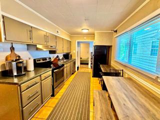 Midtown Gem Walk to Attractions - 6