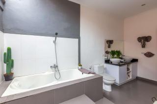 Villa Rosa - Spacious Oasis with Private Pool, close to Beach & Dining - Sanur - 2