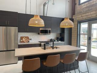 Fyrebird Place - Industrial Loft with Pavilion & Yard - San Antonio - 6
