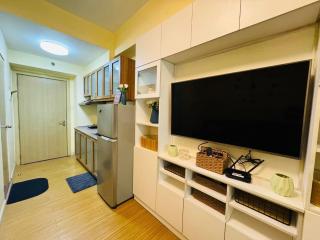 Taguig City 1 Bedroom with Balcony Near Bgc - Manila - 5