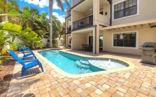 100 percent Private - Pool, Oceanviews, Village, Beaches! - 7