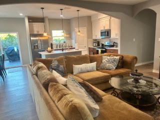 Modern Home with lake nearby - Cranes Mill - 9