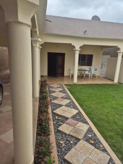 Villa meublée avec parking privé et jardin Lomé Djagblé - - 8