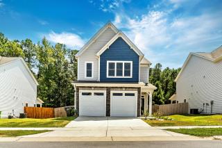 Raleigh Luxe Family Retreat- 15 Min to Downtown, Kids Gear, Fast WiFi for WFH, EV & Pet Friendly - Raleigh - 0