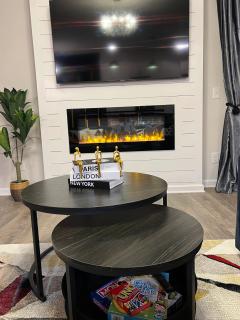 Raleigh Luxe Family Retreat- 15 Min to Downtown, Kids Gear, Fast WiFi for WFH, EV & Pet Friendly - Raleigh - 1