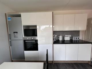 3 Bedroom Modern House in Luton LU4 0TY - Amazon Prime - Luton - 1